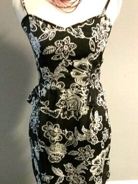 American Eagle Outfitters size 8 women's black and white floral dress